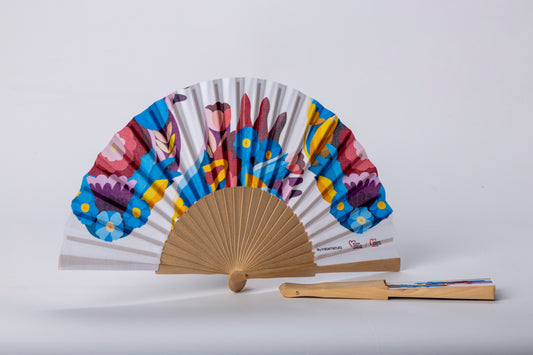 Abanico de algodón y madera