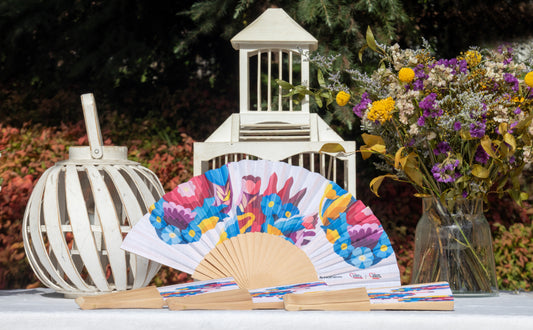 Abanico de algodón y madera